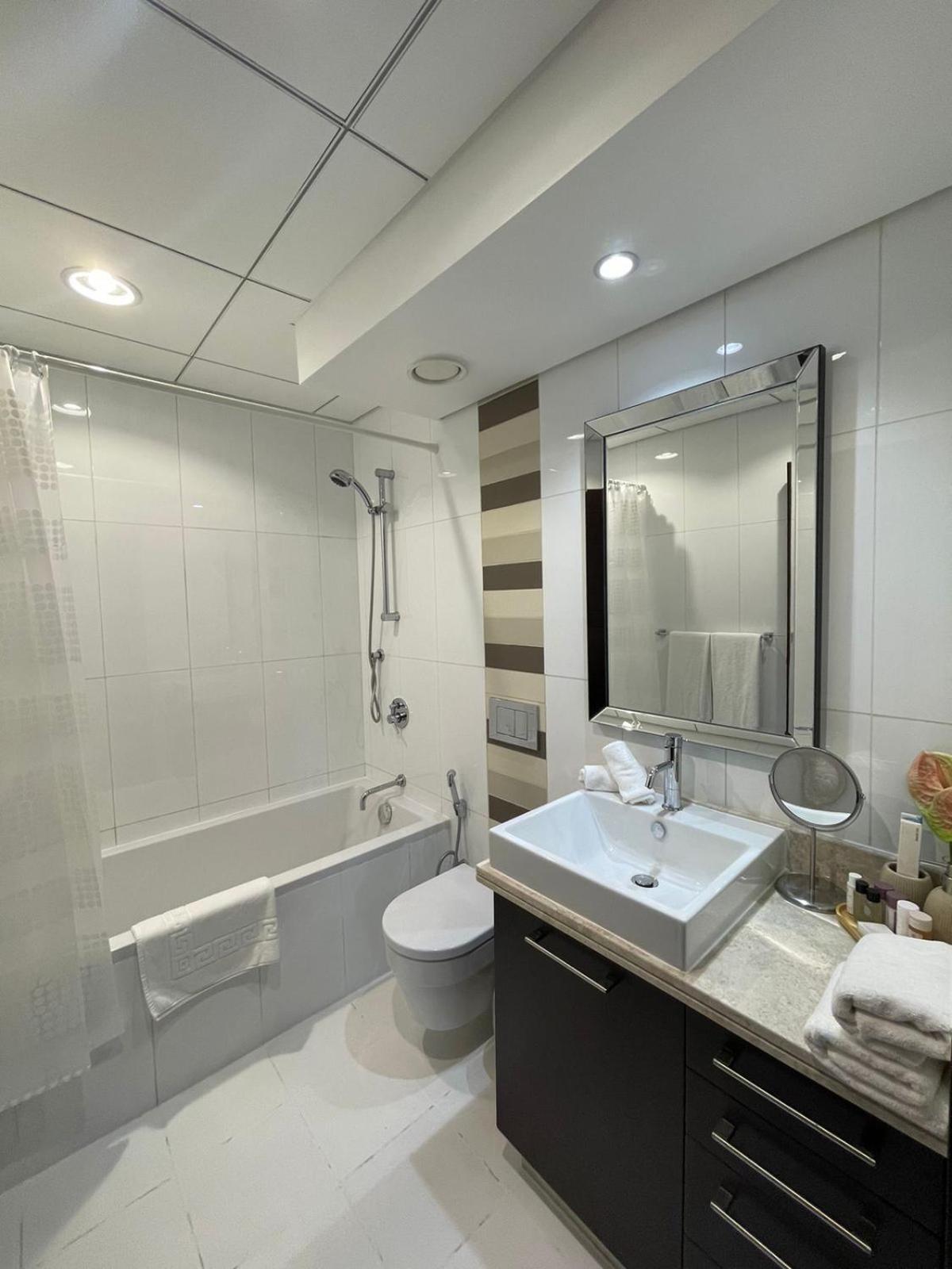 First Class 2Br With Burj Khalifa & Downtown View Dubai Luaran gambar